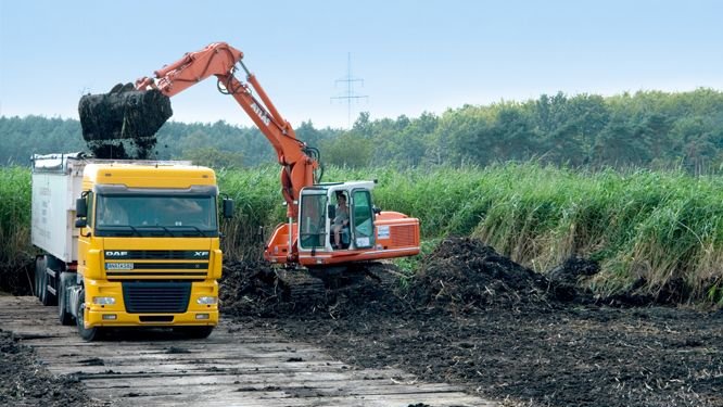Räunung und Verwertung der Klärschlammerde aus einer Hand